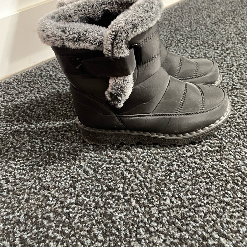 Women's Gray Winter & Rain Boots
